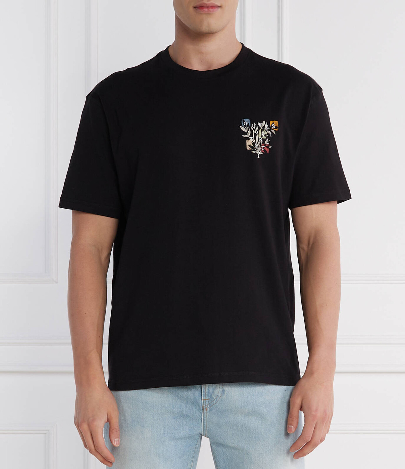

Футболка GUESS SS CN SMALL ABSTRACT Classic fit, черный