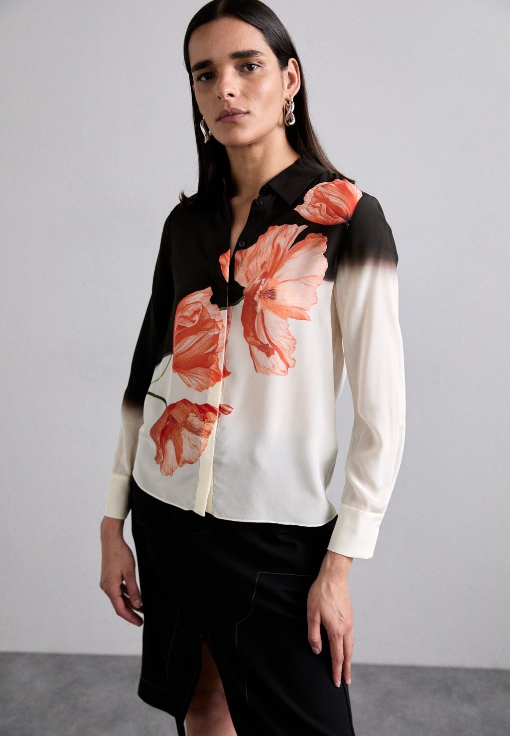 

Рубашка-блузка BRADY BUTTON DOWN Alice + Olivia, черный