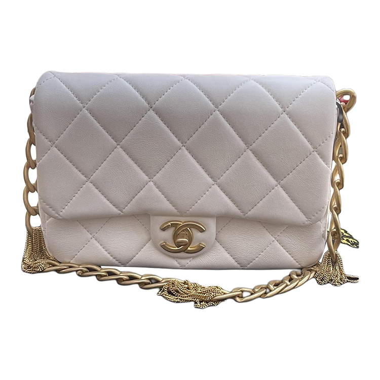 

CHANEL Барашковая сумка через плечо