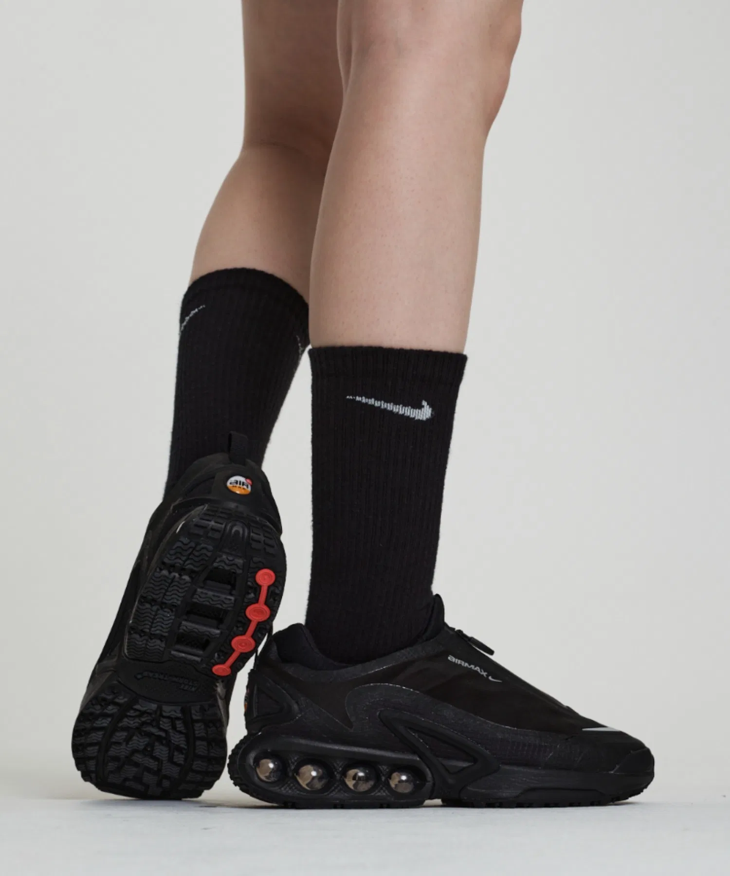 Мужские кроссовки Nike Air Max Dn Roam HQ8605-001, черные. — фото 4