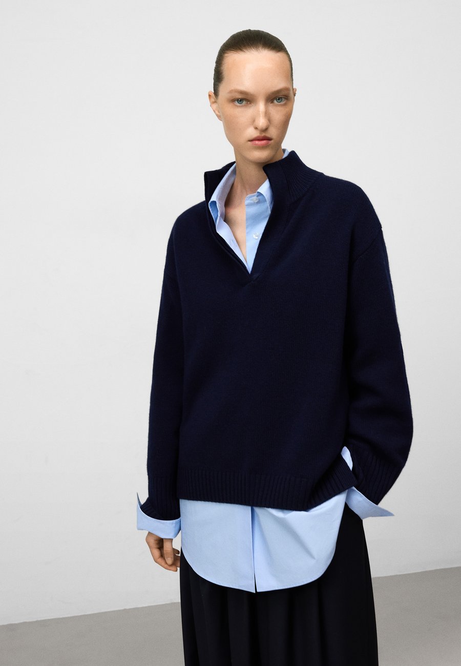 

Джемпер ADOLFO DOMINGUEZ V-NECK SWEATER , Navy Blue/Dark Blue