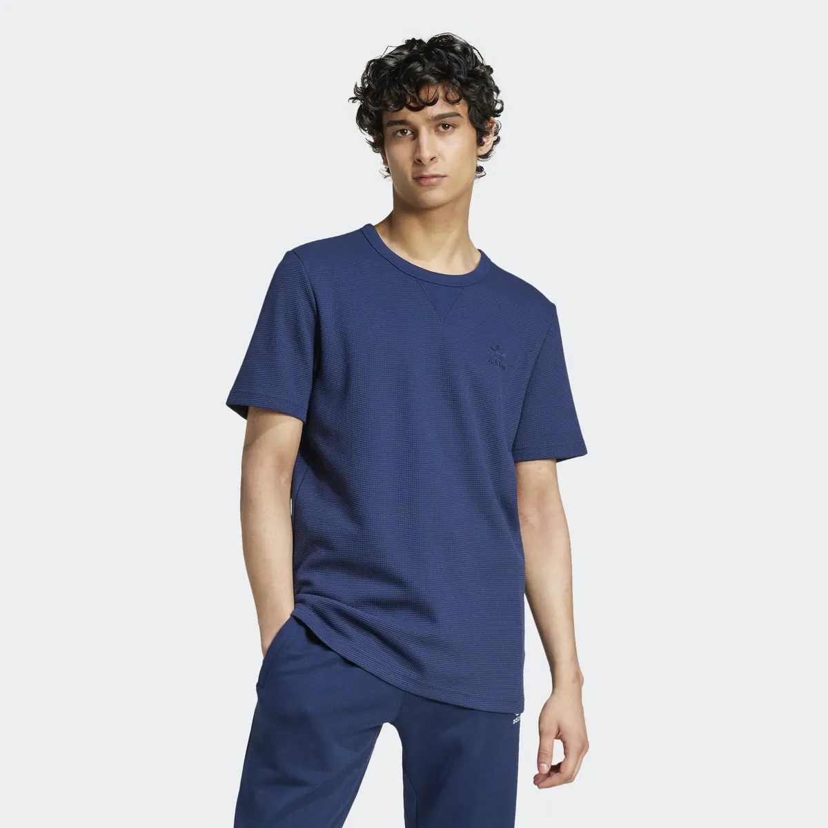 

Футболка Adidas Originals "ESS W TEE", цвет Night Indigo