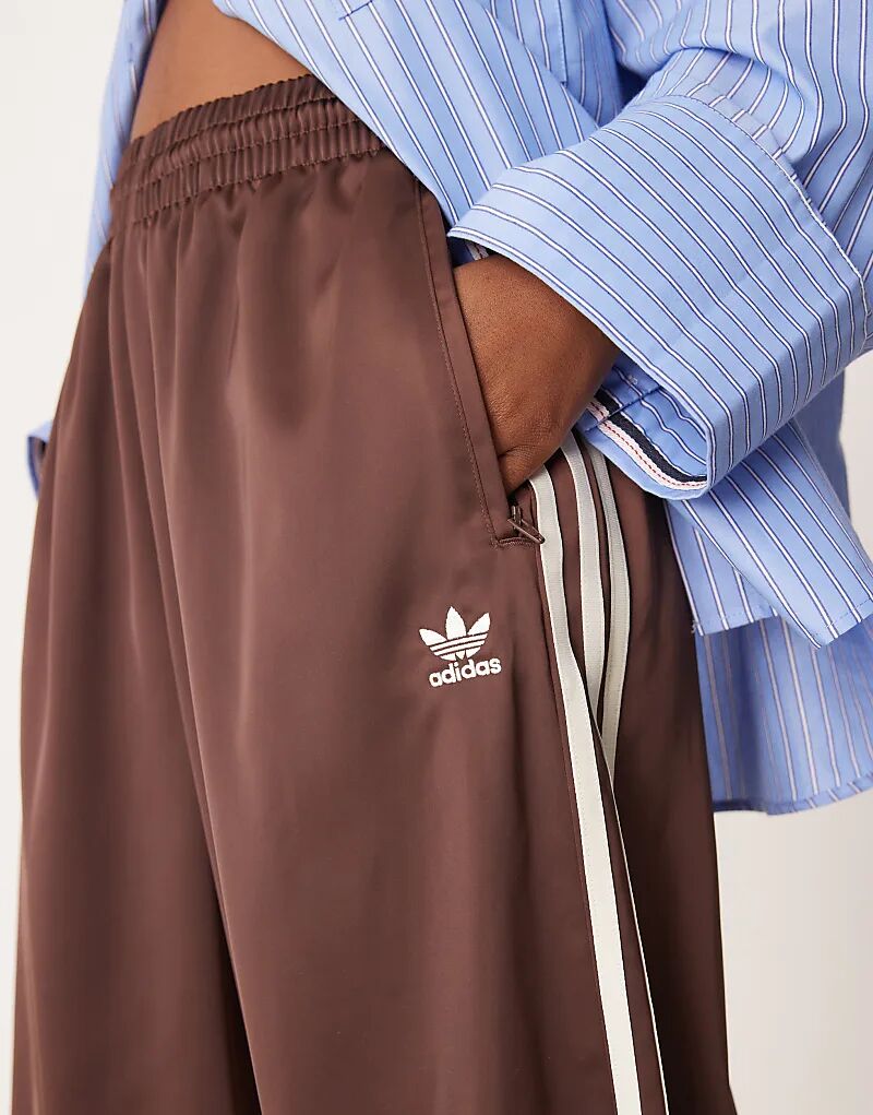 Широкие атласные брюки-джоггеры Adidas Originals коричневого цвета — фото 3