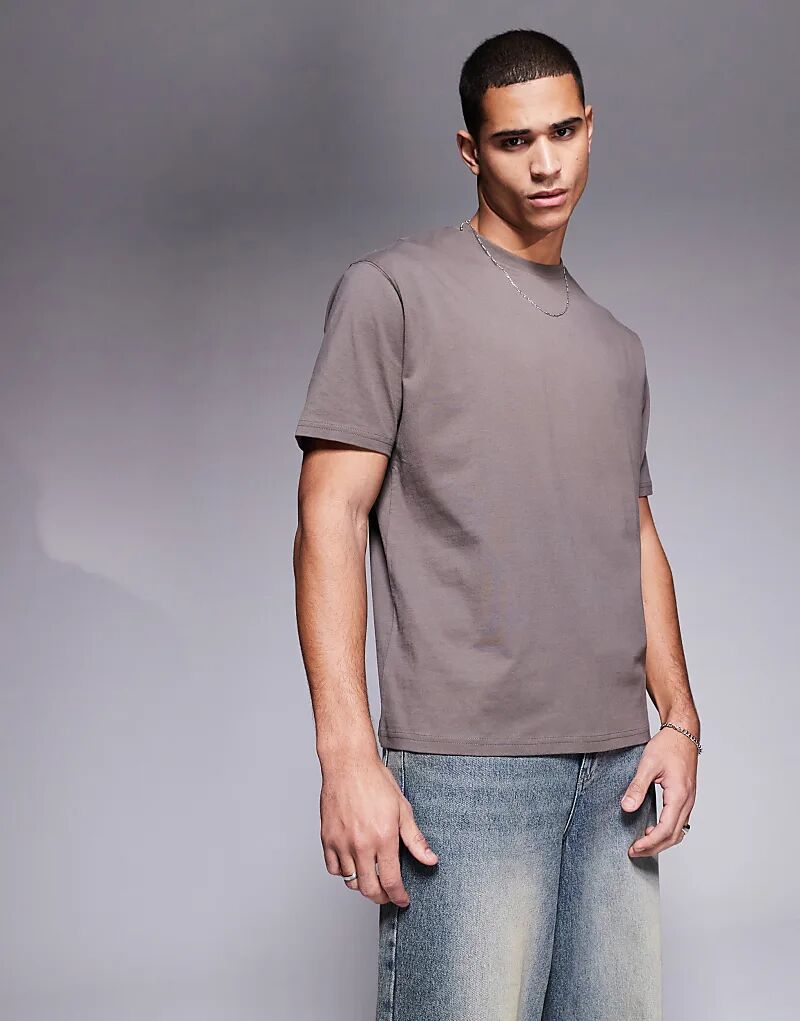 

Футболка Essential Relaxed коричневого цвета ASOS DESIGN