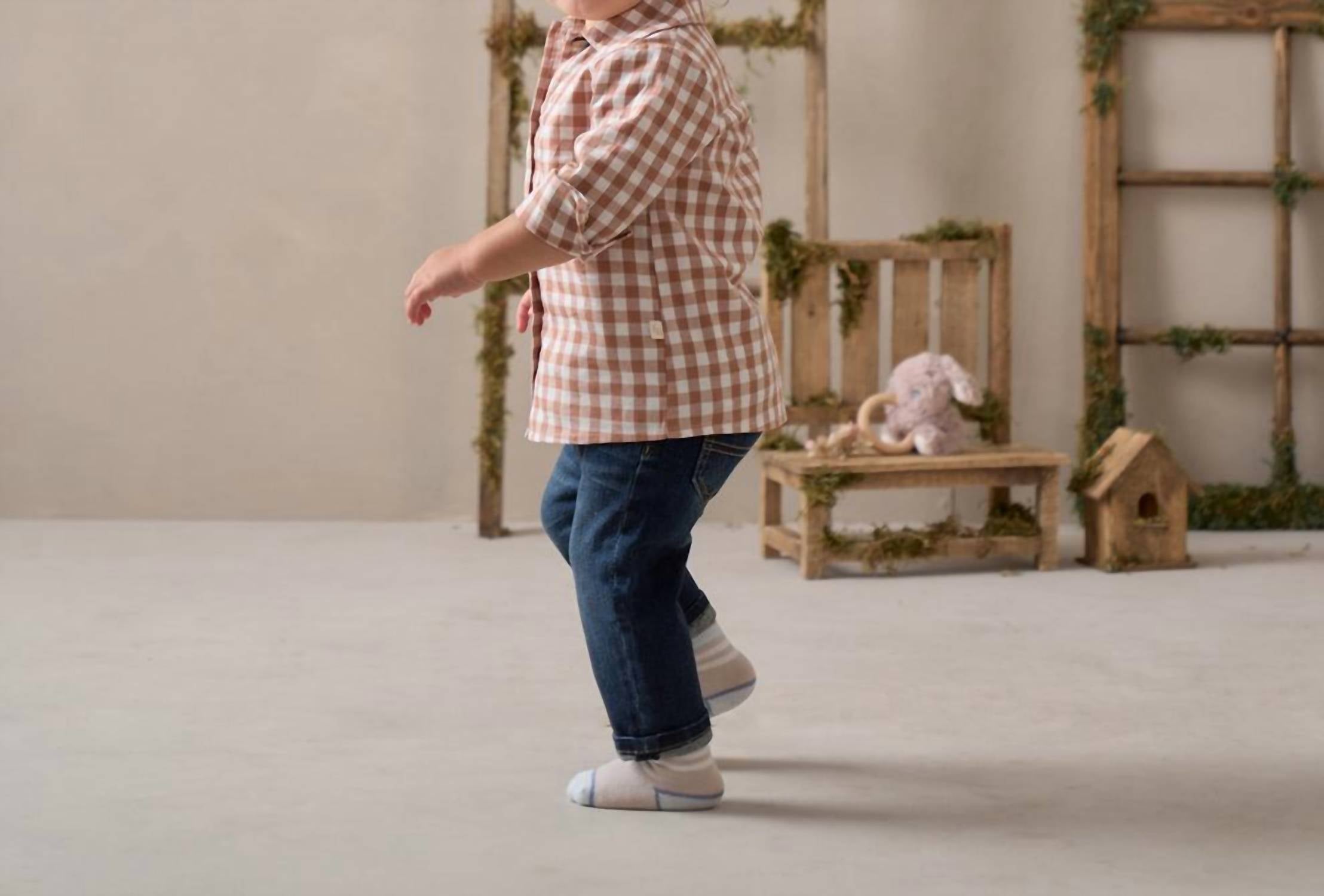 Унисекс детская рубашка в клетку с пуговицами, цвет белый/ржавый Elegant Baby — фото 3