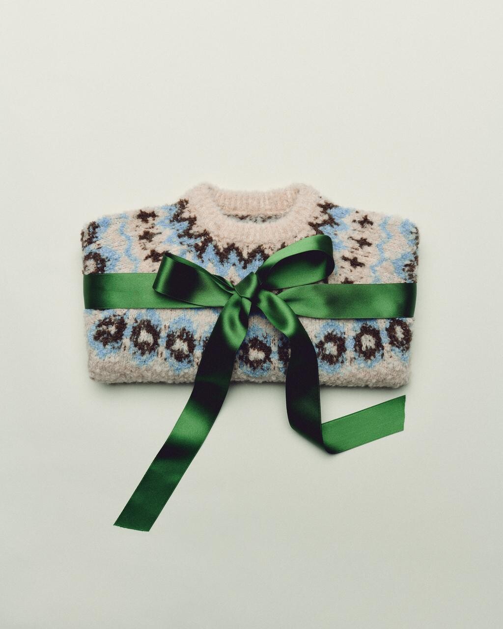 

Свитер из жаккардовой букле ZARA, кэмел
