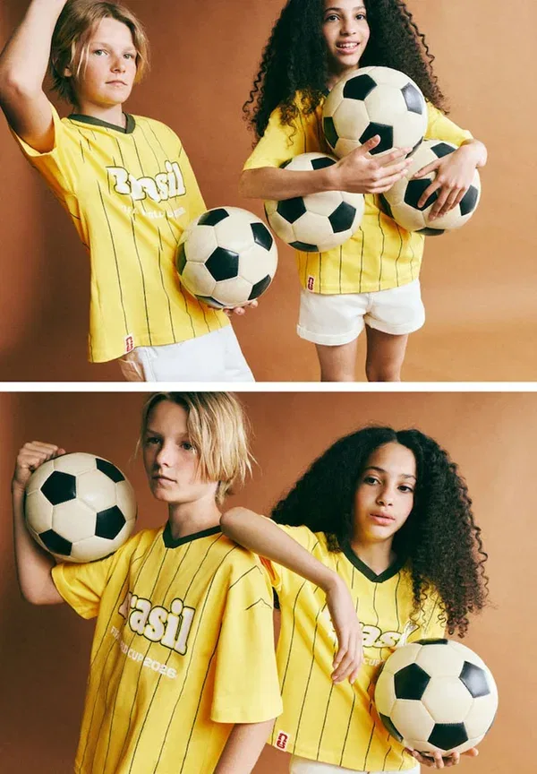 Футболка с принтом Mango Kids, желтая — фото 3