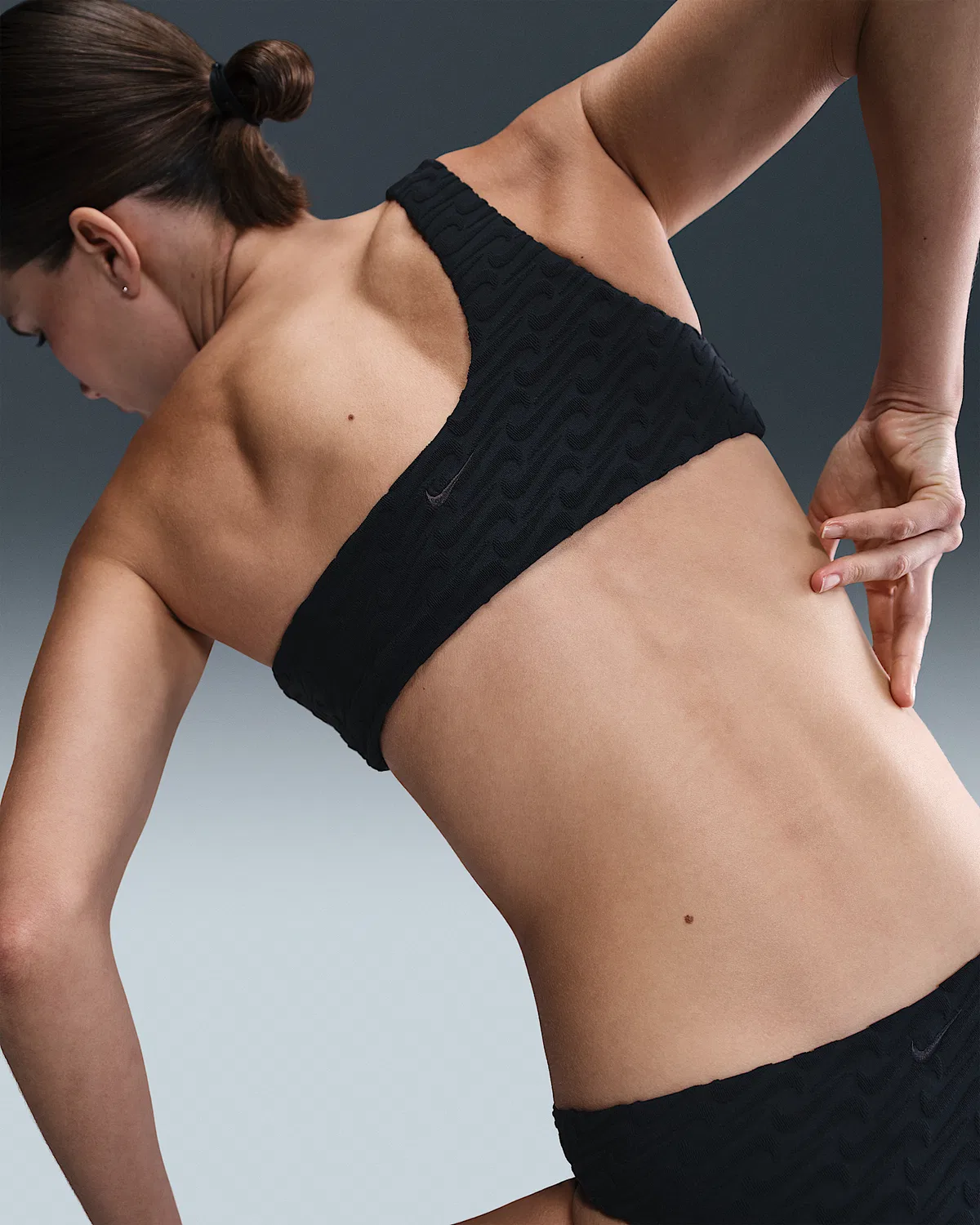 Женский асимметричный топ-бикини из махры Nike Swim Swoosh Link, Black — фото 2