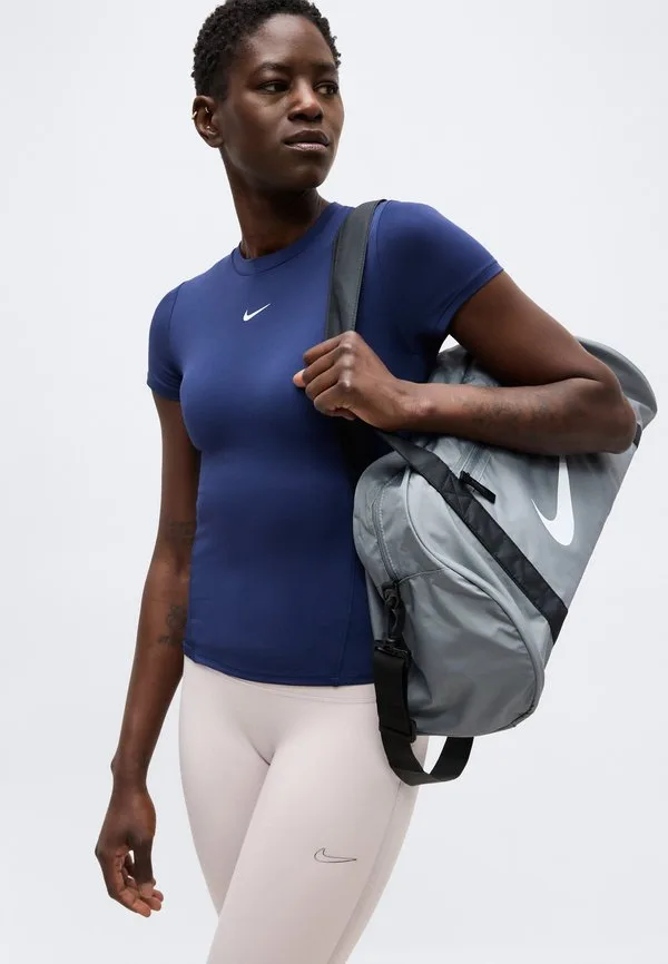 Одна облегающая спортивная футболка Nike Performance, Midnight Navy/White — фото 4