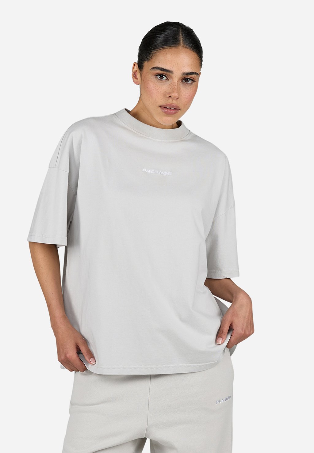 

Базовая футболка BRACY HEAVY OVERSIZED TEE Pegador, светло-серый