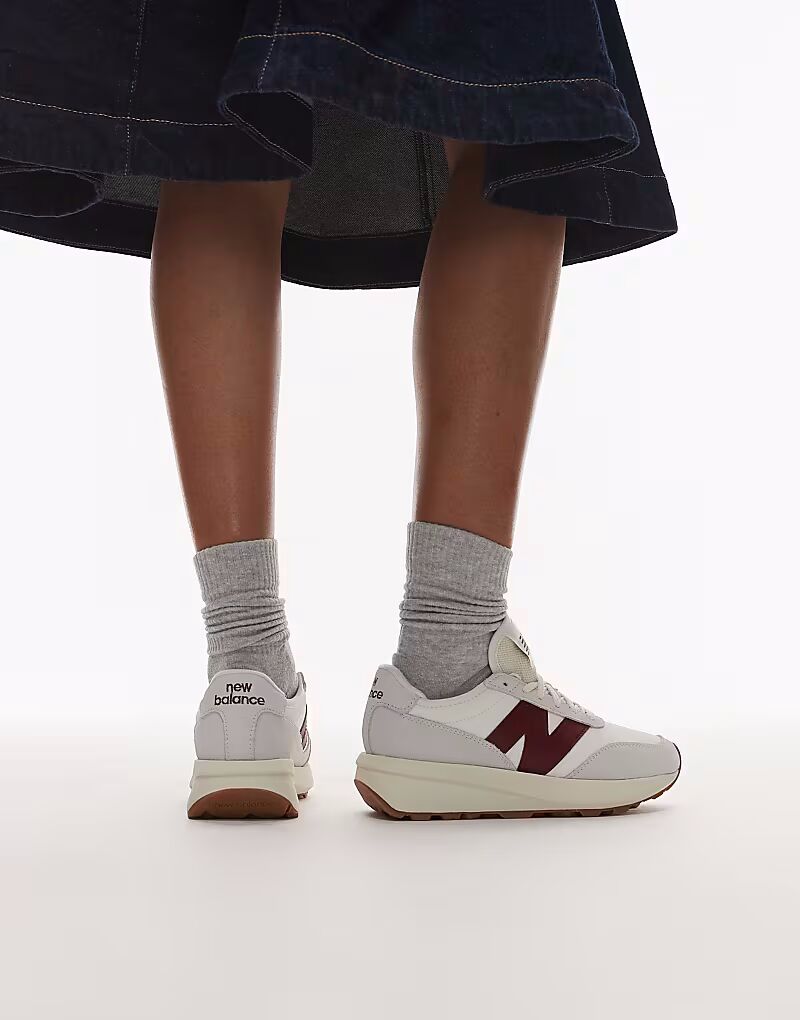 Кроссовки New Balance 370 в кремово-белом и красном цветах — фото 4
