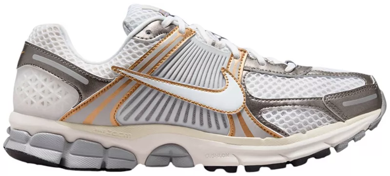 

Мужские кроссовки Nike Zoom Vomero 5, цвет White/Silver/Gold