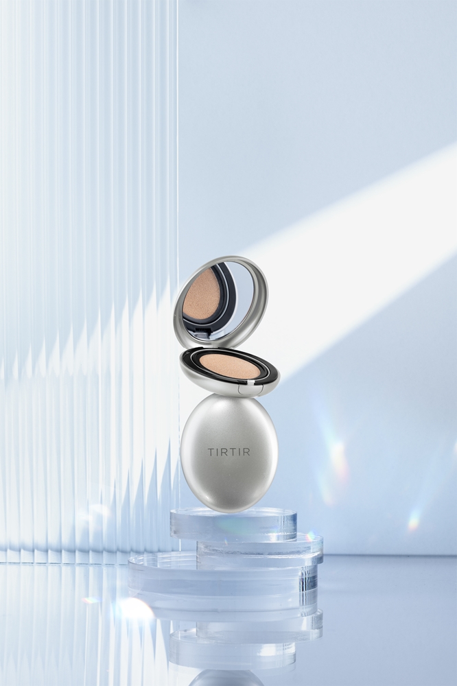 Увлажняющий тональный крем Mask Fit Aura Cushion в форме спонжа с эффектом сияния Tirtir, atspalvis 13n fair ivory 18 гр — фото 4