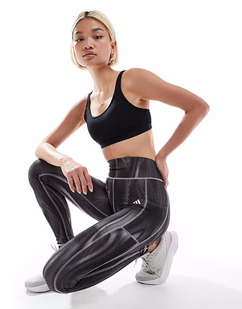 

Спортивный бюстгальтер Adidas Training D4T с легкой поддержкой черного цвета