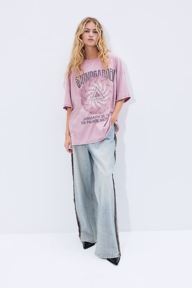 

Футболка оверсайз с принтом H&M, розовый