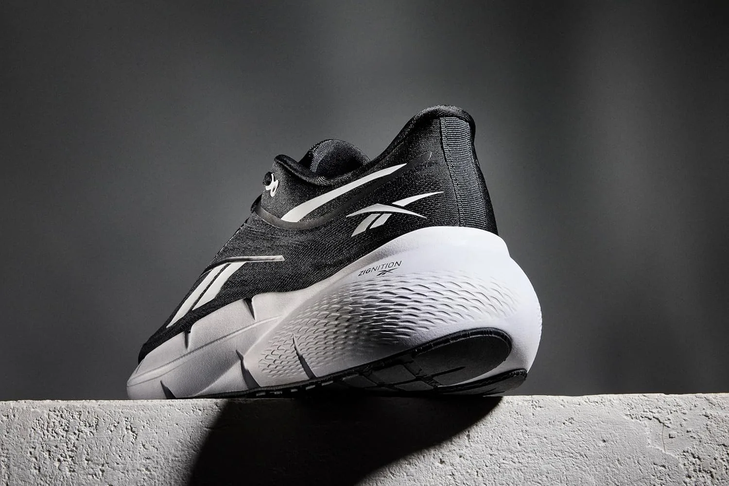 Кроссовки Reebok Herren Zignition, белый/черный — фото 3