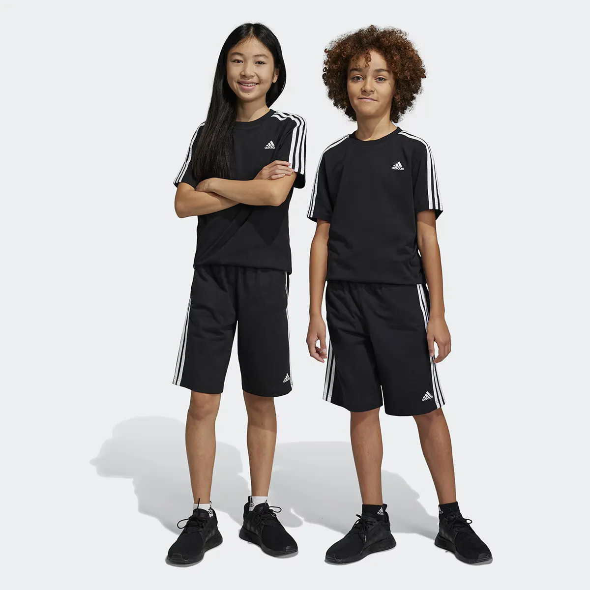 

Kids' Essentials Трикотажные шорты Adidas с 3 полосками, чёрный
