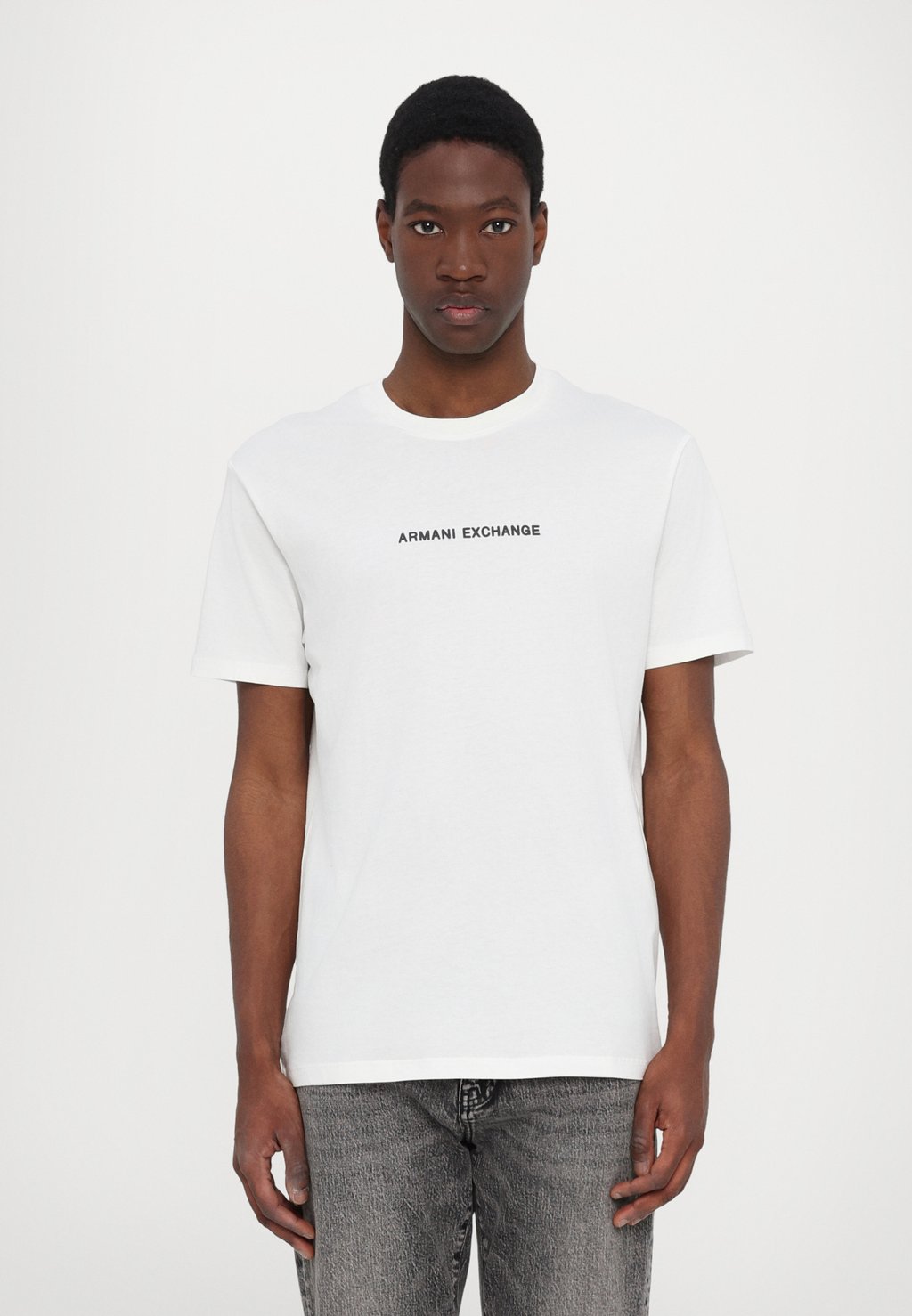 

Футболка с принтом Armani Exchange, кремовый