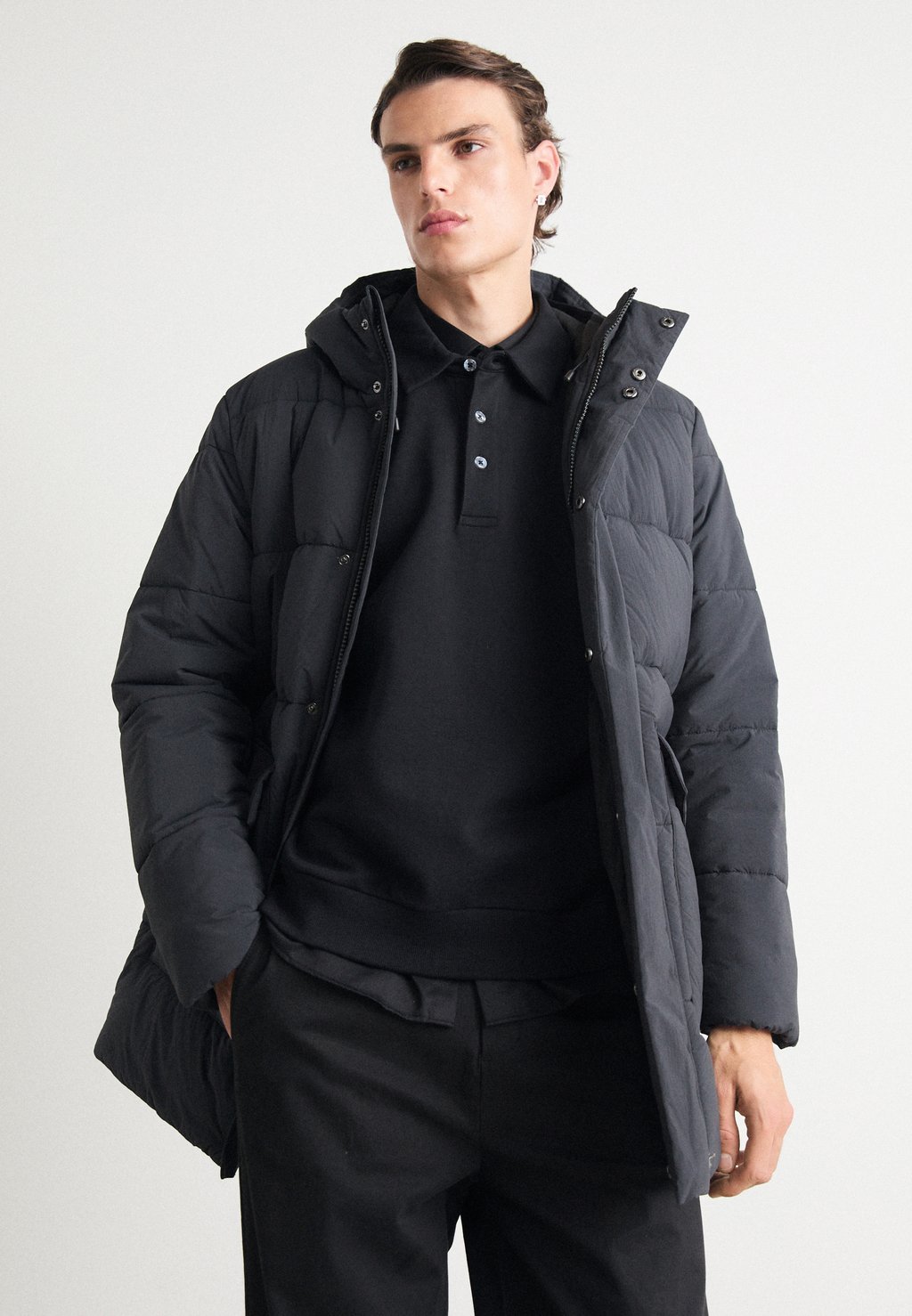 

Зимнее пальто SUTLEY QUILTED Barbour International, черный