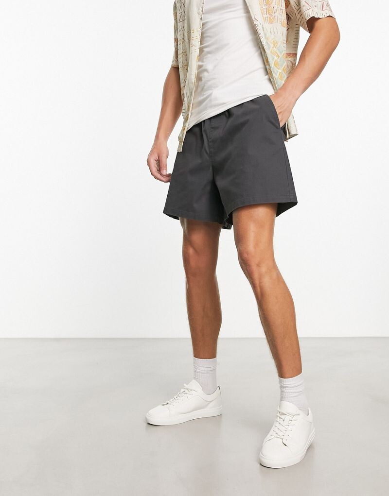 

Укороченные темно-серые широкие шорты чиносы ASOS DESIGN