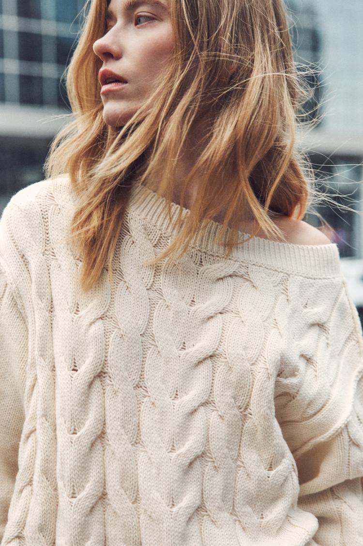 

Асимметричный джемпер с косой вязкой Pull And Bear, экрю