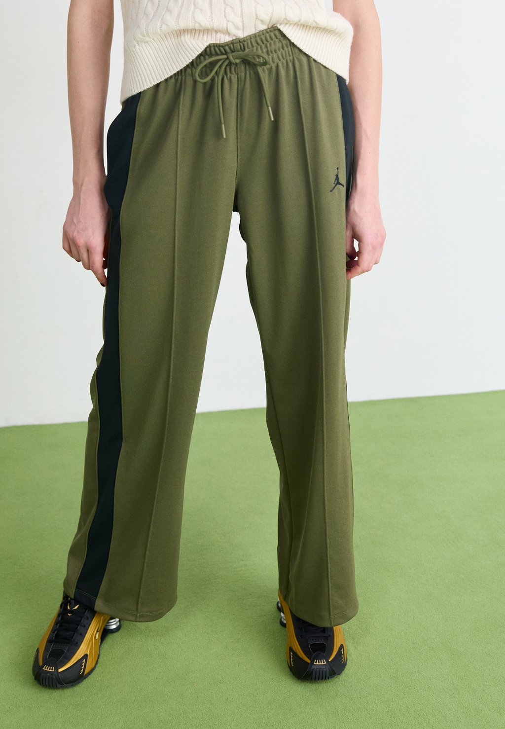 

Спортивные брюки TRACK PANT Jordan, оливковый