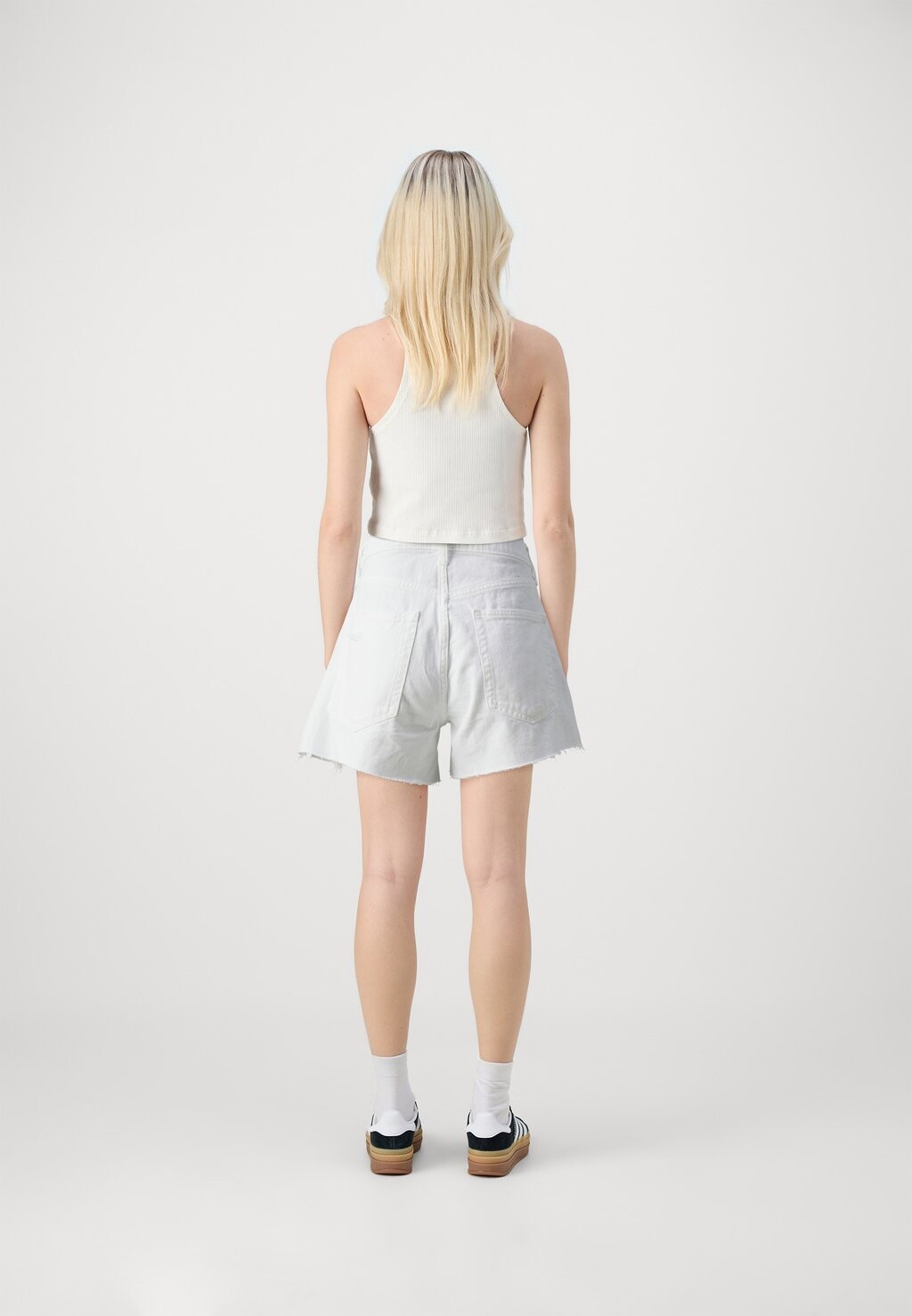 

Джинсовые шорты LOW RISE STRIDE OPTIC WHITE GAP, цветной деним