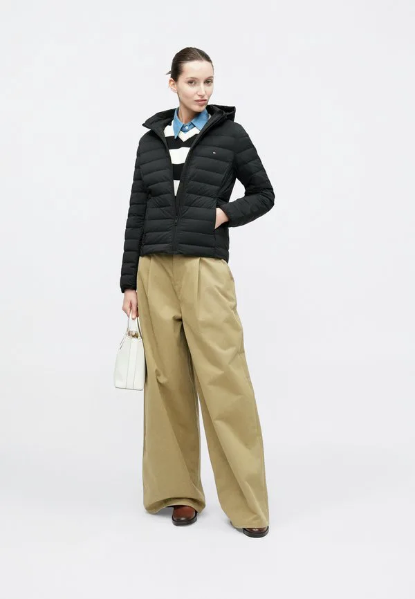 Легкая, облегающая, водоотталкивающая пуховая куртка Tommy Hilfiger, Black — фото 2