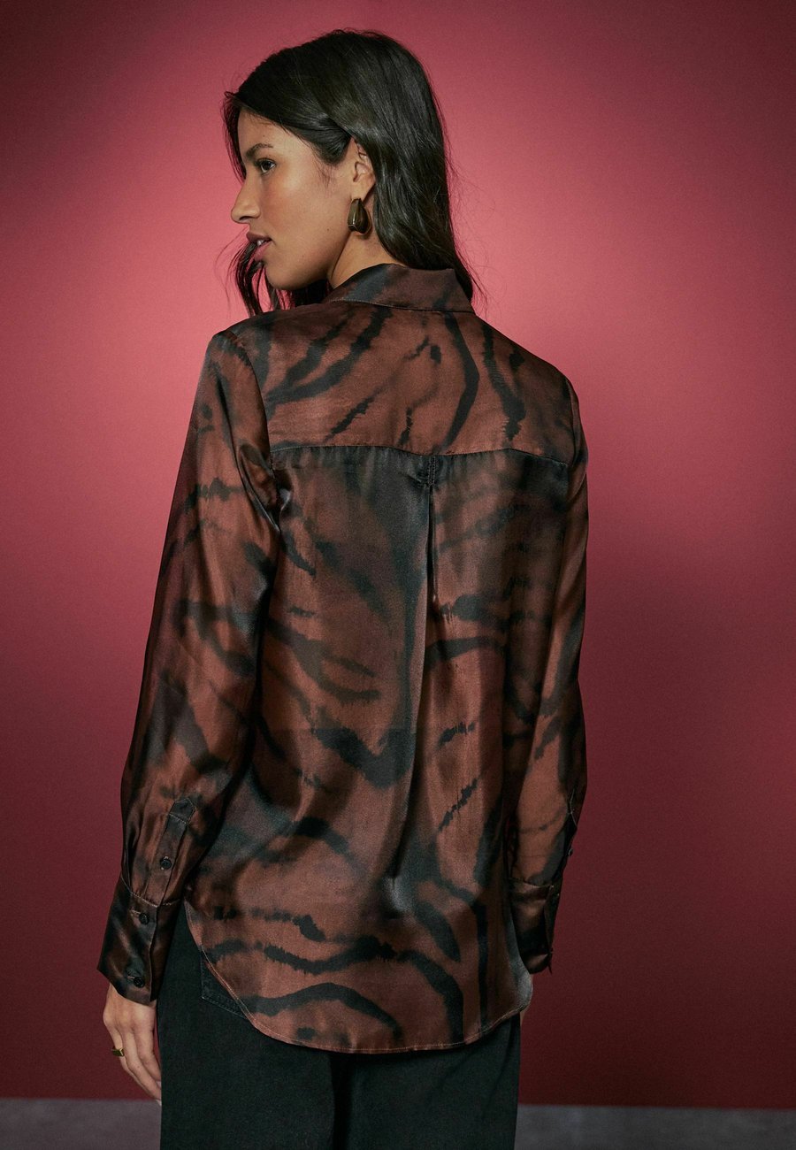 Блуза Next Button-down blouse, Brown Orange Animal Zebra Print/Brown — фото 2