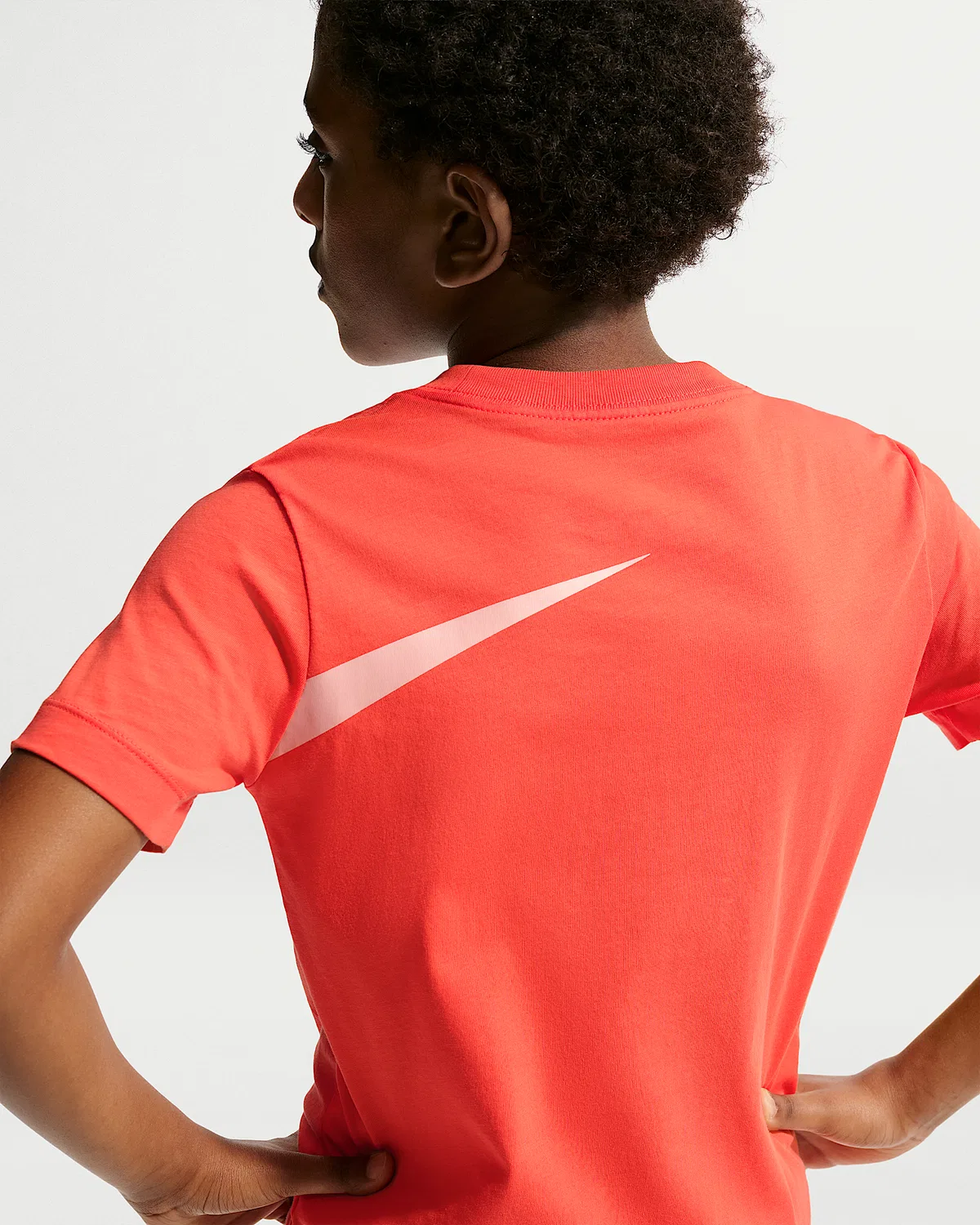 Детская футболка Nike Sportswear Club, Turf Orange — фото 2