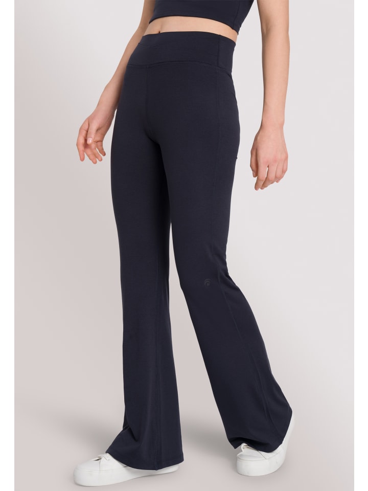 

Расклешенные спортивные брюки Dahlia черного цвета OCEANSAPART