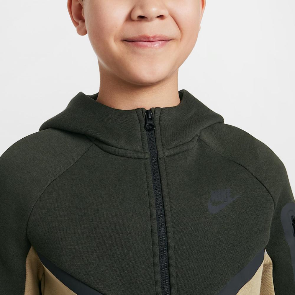 Nike Куртки и пальто для детей черного цвета — фото 4