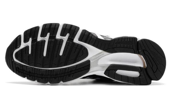 Кроссовки adidas EQT Training Shoes 'Black White', черный — фото 4