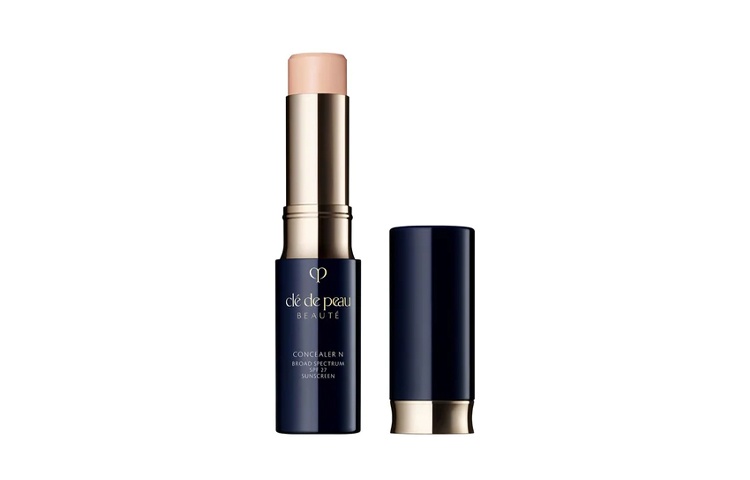 Clé De Peau Beauté Крем для маскировки и коррекции Diamond Repairing Concealing Cream, легко растушевывается, естественно выравнивает тон кожи, 5 г — фото 4