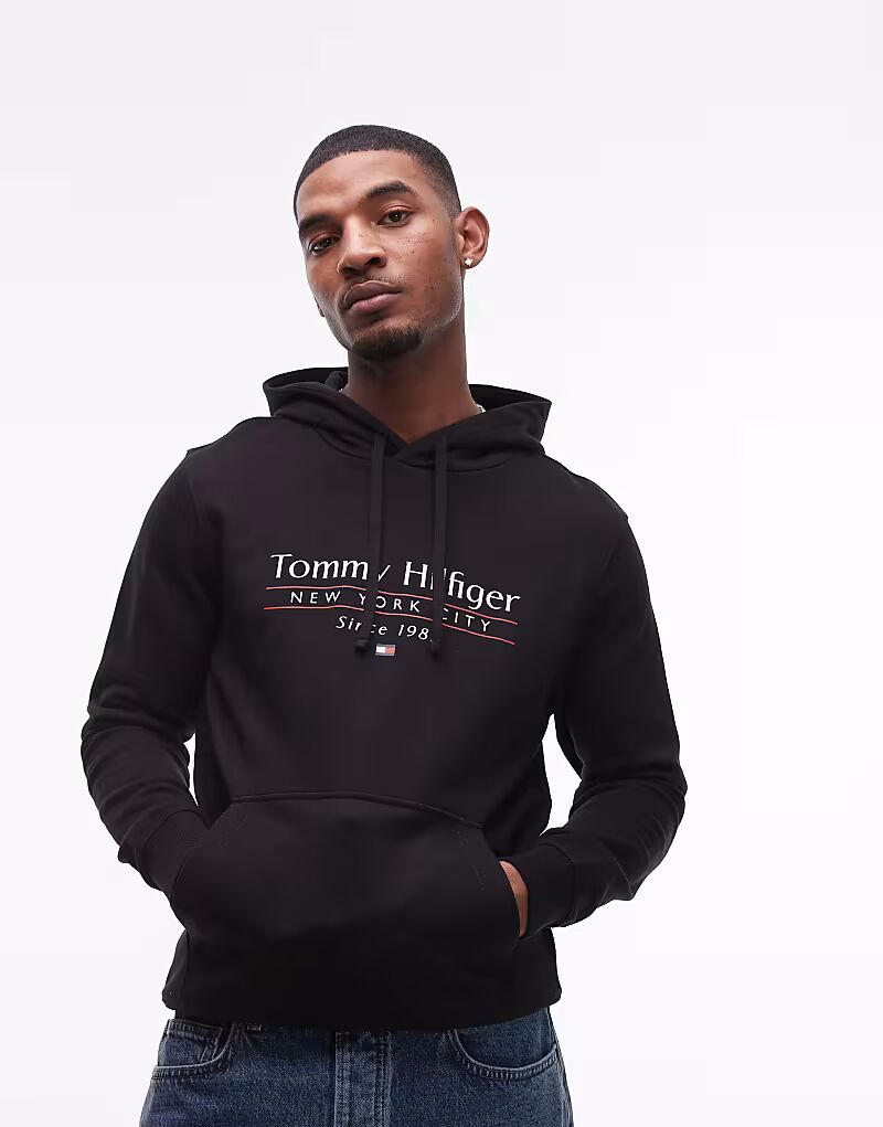 

Толстовка с капюшоном Tommy Hilfiger с логотипом в центре черного цвета