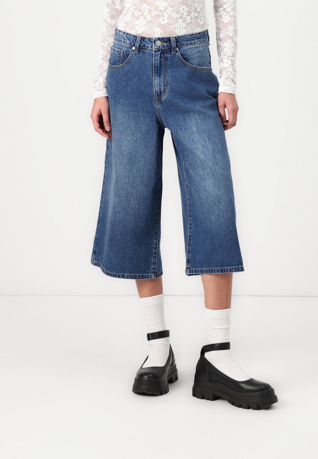 

Джинсы прямого кроя OBJSOFIA BERMUDA SHORTS Object, цвет Medium Blue Denim