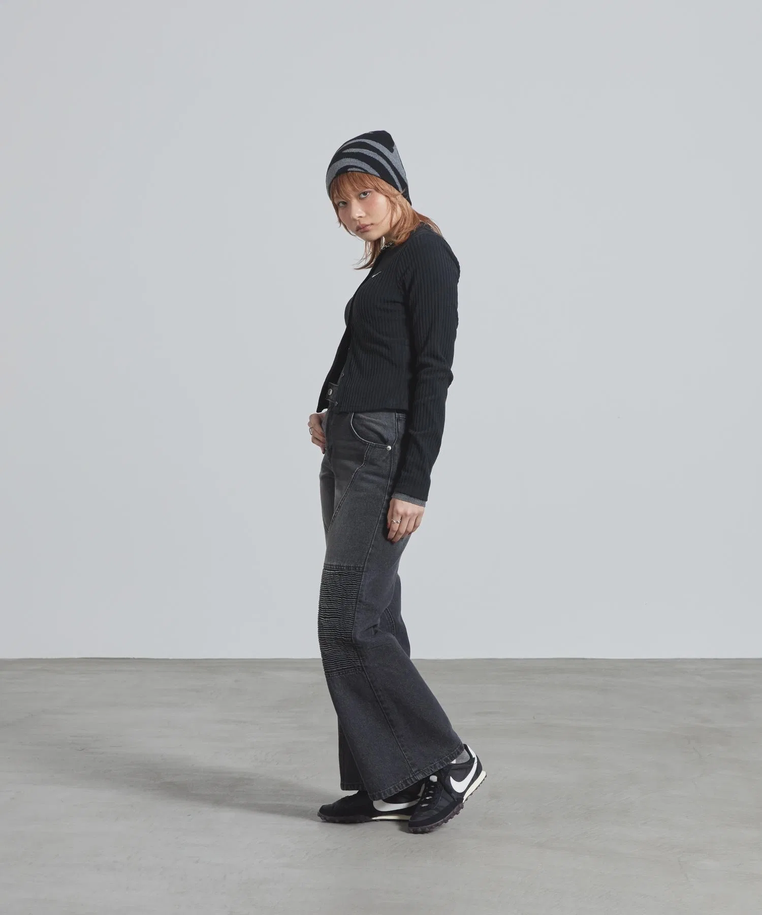 Женский облегающий кардиган Nike Sportswear Chill Knit с широкой ребристой отделкой IF0235-010, черный. — фото 4
