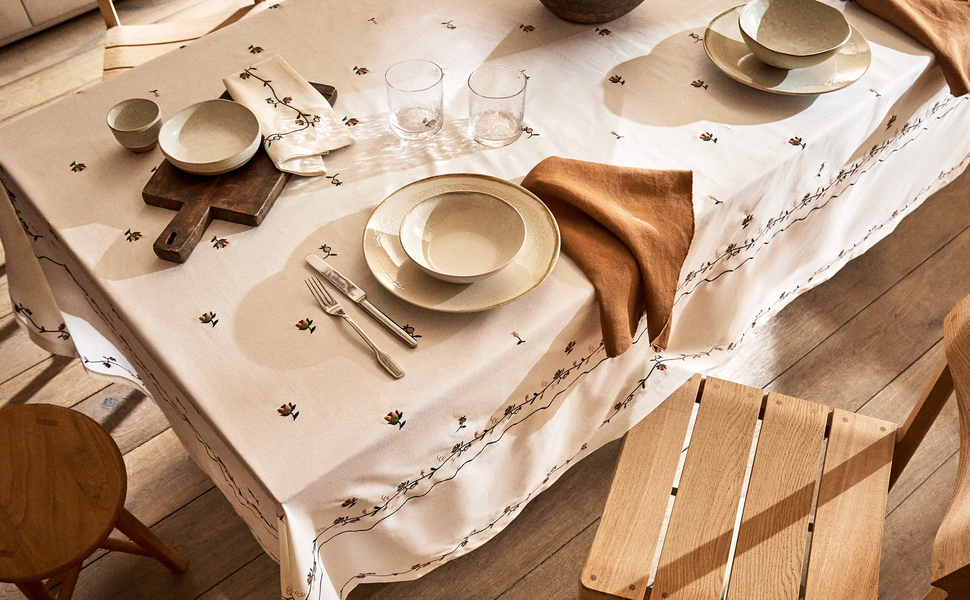 

Скатерть с цветочной вышивкой Zara Home, зеленый