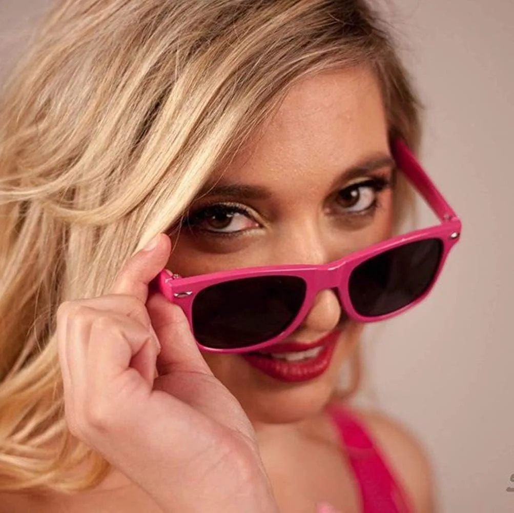 

SUNOVELTIES Набор из 10/20 неоновых солнцезащитных очков для вечеринок, тонированные очки в стиле ретро, ​​унисекс для взрослых, 20 Grey Lens Color Frame