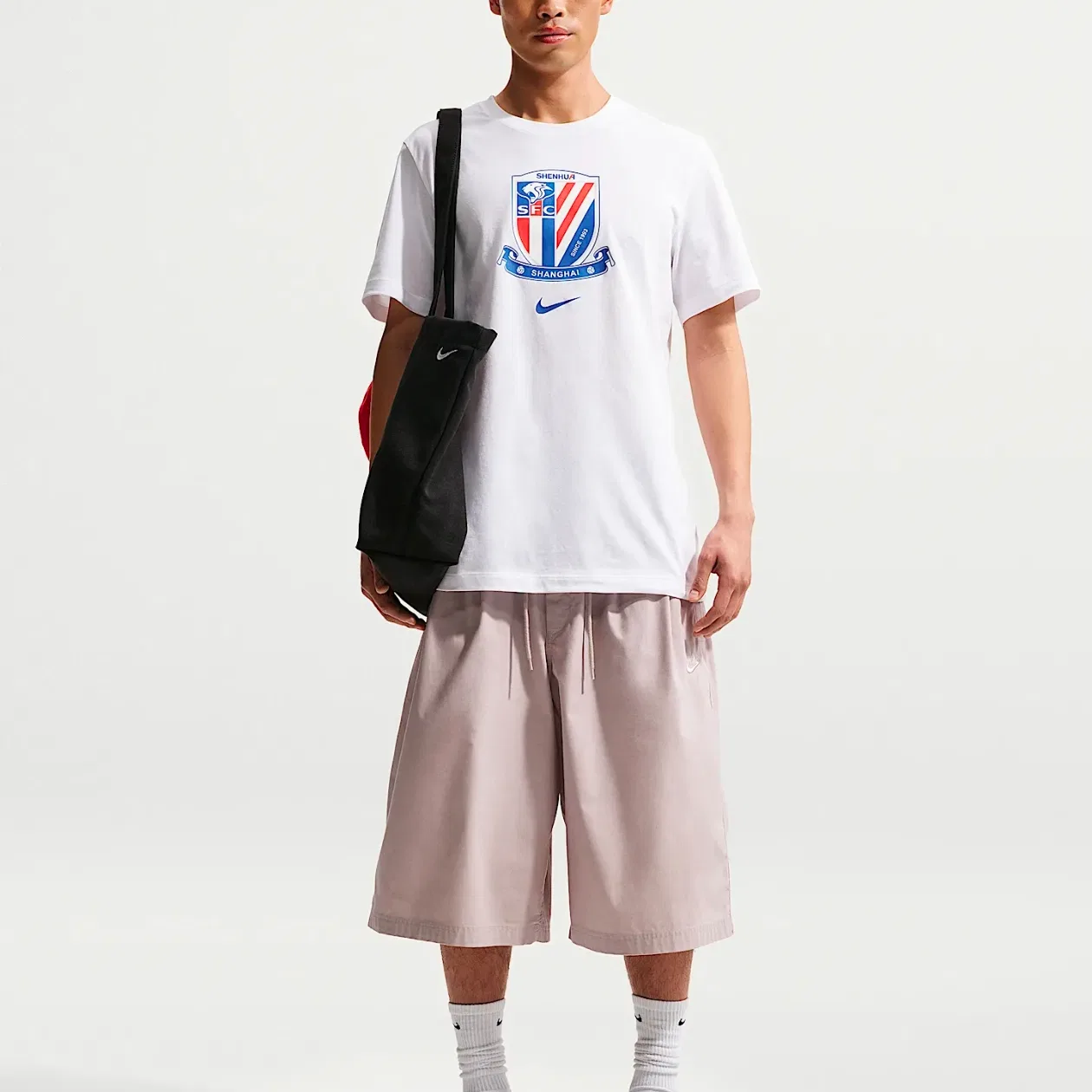 Футболка мужская White/Sports Royal Blue, круглая горловина, средняя посадка Nike — фото 3
