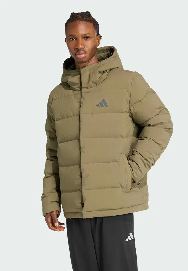Пуховик Adidas Sportswear, оливковый страта