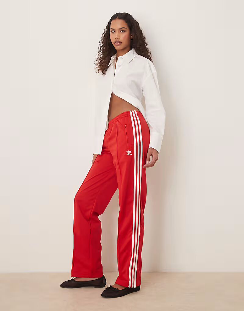 

Спортивные штаны Adidas Originals Firebird красного цвета