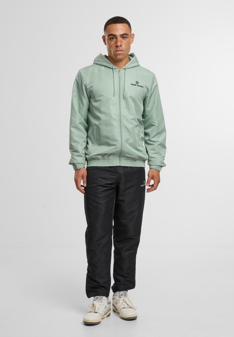 

Спортивный костюм Sergio Tacchini CARSON SET, Black Iceberg Green/Green