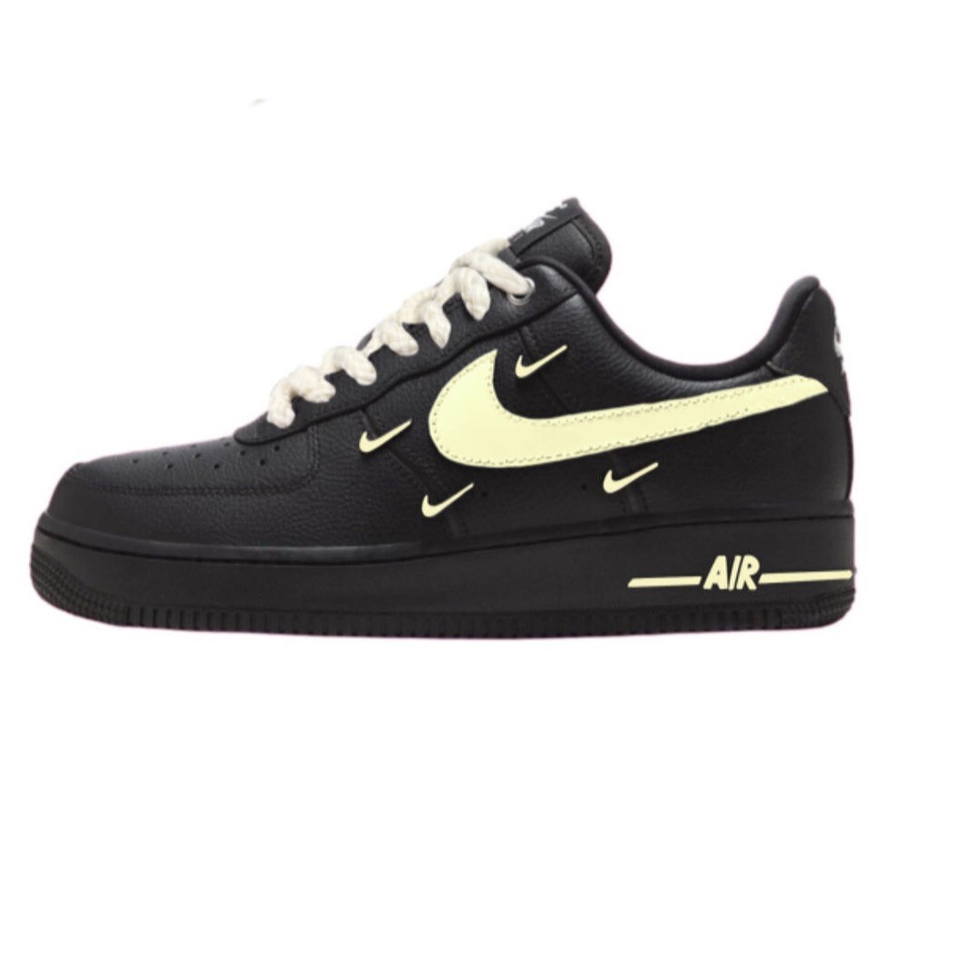 

Кроссовки для скейтбординга Air Force 1 женские с низким верхом Nike, красный