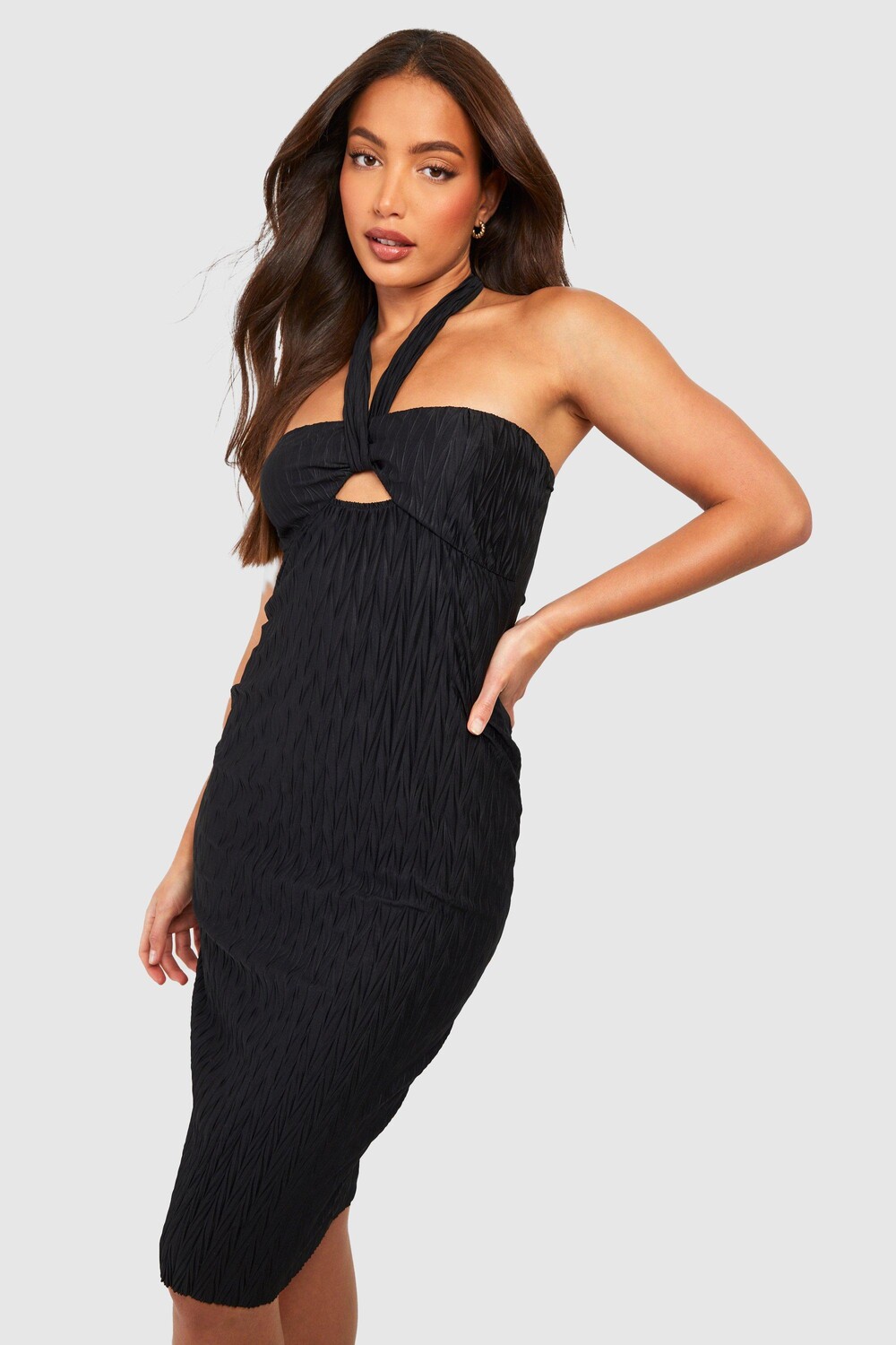 

Высокое плиссированное платье миди с замочной календой и вырезами Boohoo, черный