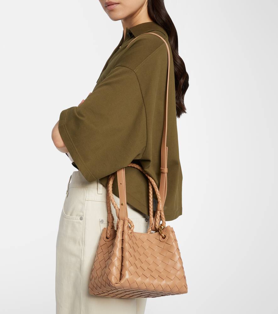 Сумка-тоут из кожи Intrecciato Parachute Small Bottega Veneta, Biscuit-M Brass — фото 2