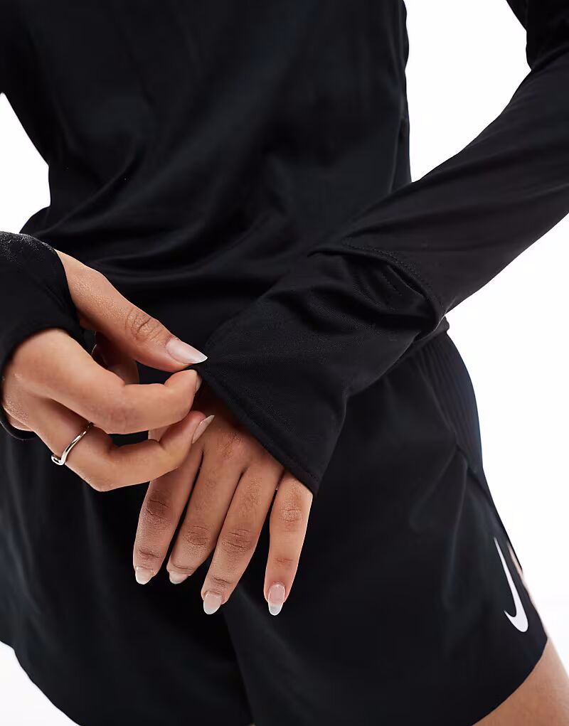 Футболка с длинным рукавом Nike Running Swift Dri-FIT черного цвета — фото 2