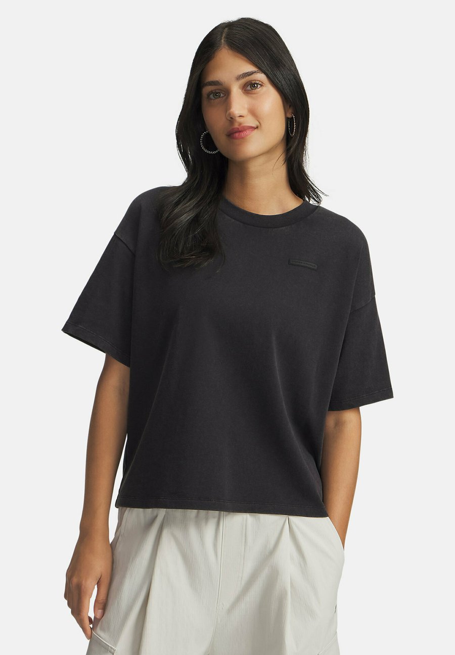 

Футболка Under Armour Boxy Wash Heavyweight, Black, Черный, Футболка Under Armour Boxy Wash Heavyweight, Black