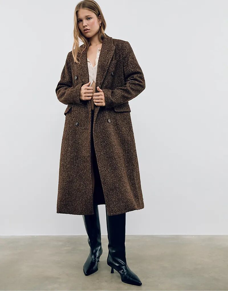 

Пальто Stradivarius Oversize с узором «ёлочка» карамельного цвета