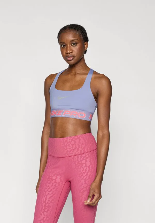 Спортивный бюстгальтер с легкой поддержкой Nike Performance, Iron Purple/Sea Coral/Metallic Silver-Coloured